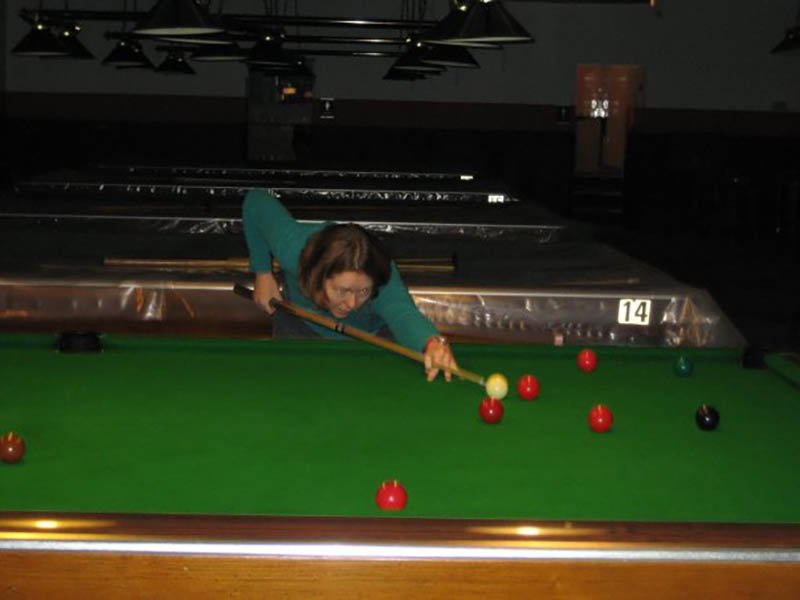 Julie Fitzpatrick playing snooker