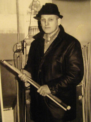 Frank Sailor Stellman and a cue he made in 1960