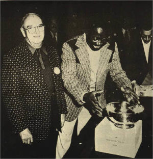 Joe Schardt presenting Champion Jerry Jamieson with the Winner's Cup, photo by Sailor 1975